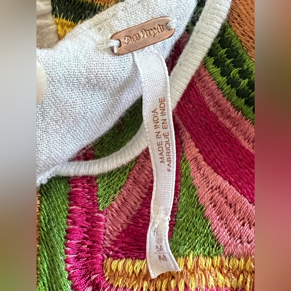 Free People White Flowy Pink and Green Bohemian Embroidered Tank Size Medium - Picture 9 of 13